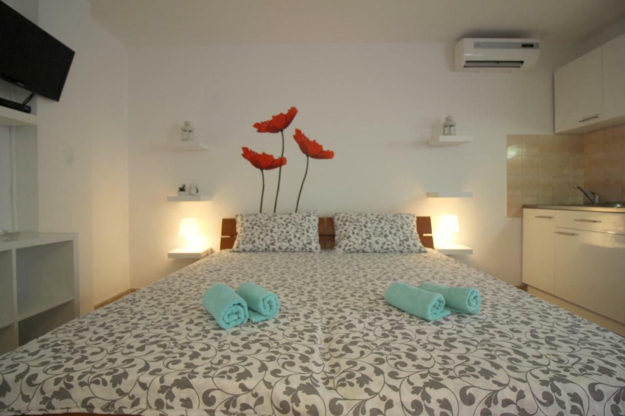 Apartments Sabina Porec Exterior photo
