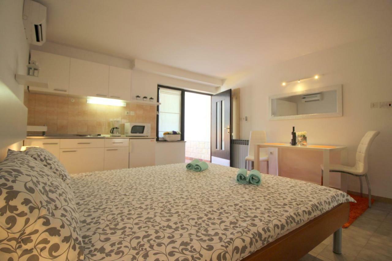 Apartments Sabina Porec Exterior photo
